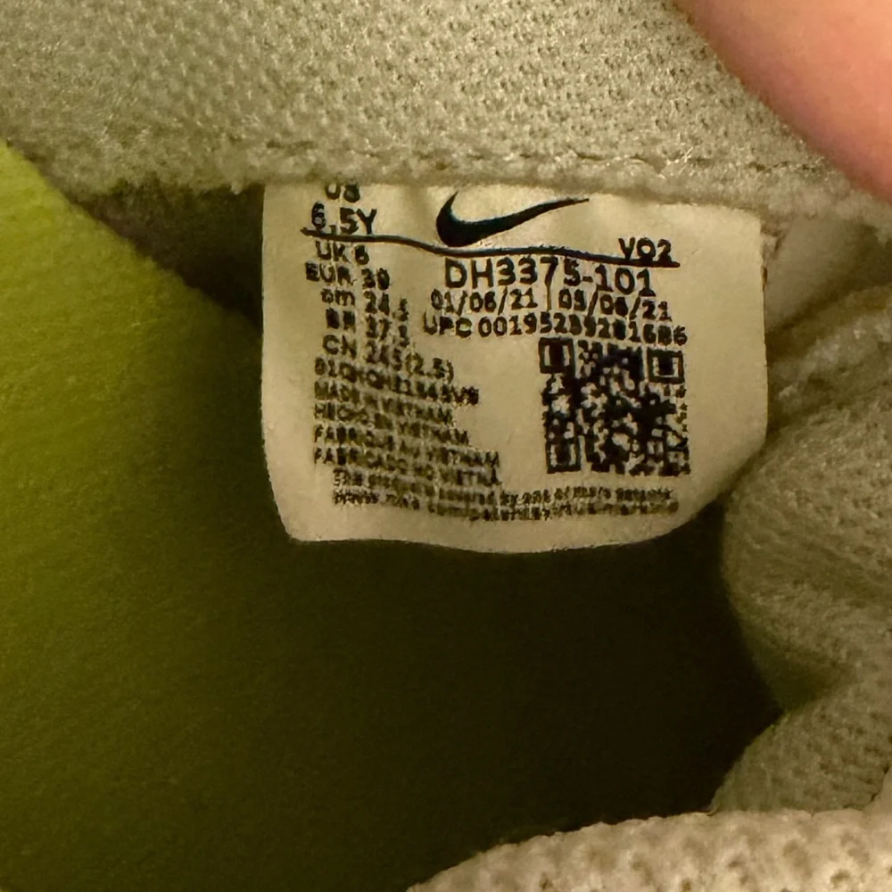 Nike youth 6.5Y White Nike Air Force 1 Crater Flyknit Shoes DH3375 101